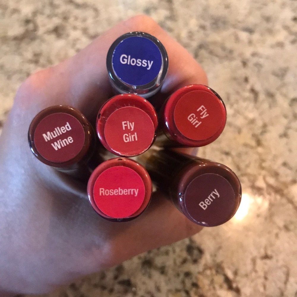 5 LipSense colors + 1 free glossy topcoat